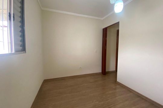 Casa à venda com 4 quartos, 217m² em Jardim Santo Elias, São Paulo