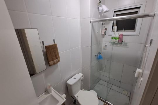 Banheiro de apartamento à venda com 2 quartos, 42m² em Igara, Canoas