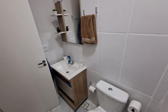 Banheiro de apartamento à venda com 2 quartos, 42m² em Igara, Canoas