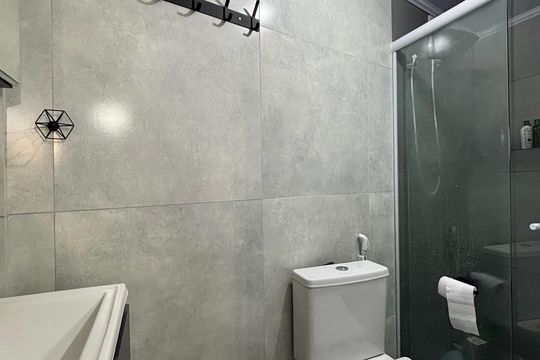 Banheiro de apartamento para alugar com 1 quarto, 35m² em Jardim Botânico, Rio de Janeiro