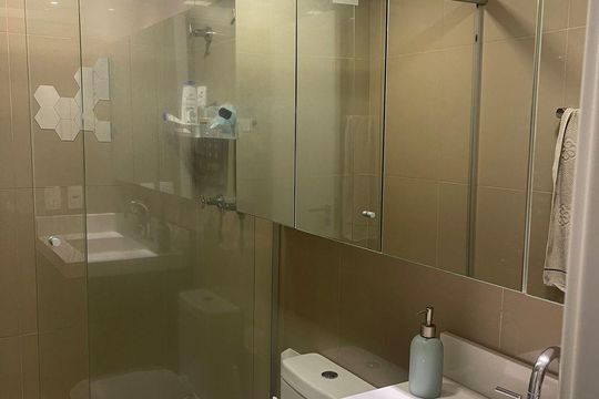 Banheiro  de apartamento à venda com 1 quarto, 49m² em Petrópolis, Porto Alegre