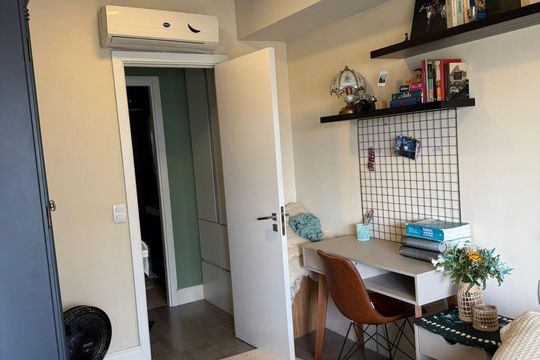 Quarto  de apartamento à venda com 1 quarto, 49m² em Petrópolis, Porto Alegre