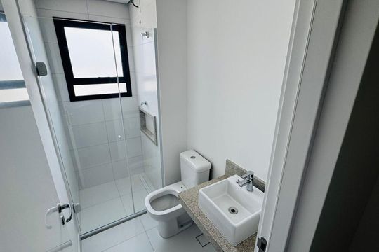 Banheiro de apartamento para alugar com 1 quarto, 42m² em Parque Campolim, Sorocaba