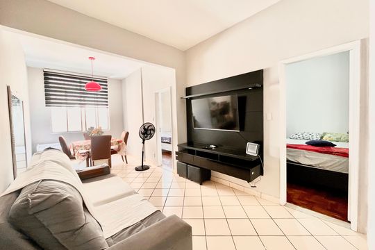 Sala  de apartamento à venda com 2 quartos, 70m² em Copacabana, Rio de Janeiro