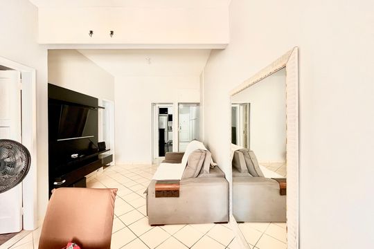 Sala  de apartamento à venda com 2 quartos, 70m² em Copacabana, Rio de Janeiro