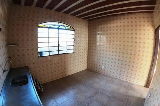 Casa para alugar com 3 quartos, 107m² em Caieiras, Vespasiano