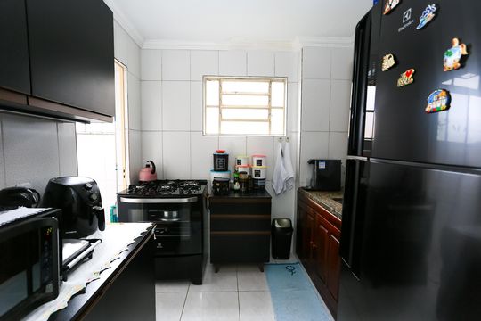 Banheiro de apartamento à venda com 2 quartos, 50m² em Parque Pinheiros, Taboão da Serra