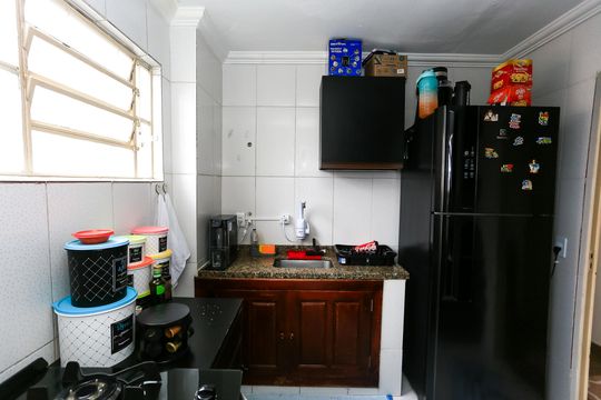 cozinha de apartamento à venda com 2 quartos, 50m² em Parque Pinheiros, Taboão da Serra
