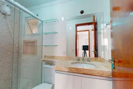 Banheiro de apartamento para alugar com 2 quartos, 49m² em Vila Antonieta, São Paulo
