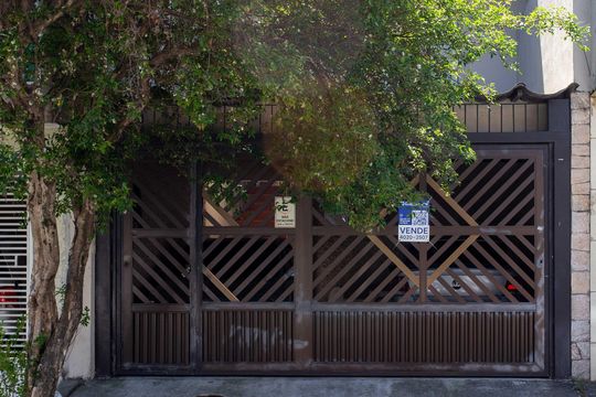 Fachada de casa à venda com 4 quartos, 175m² em Taboão, Diadema