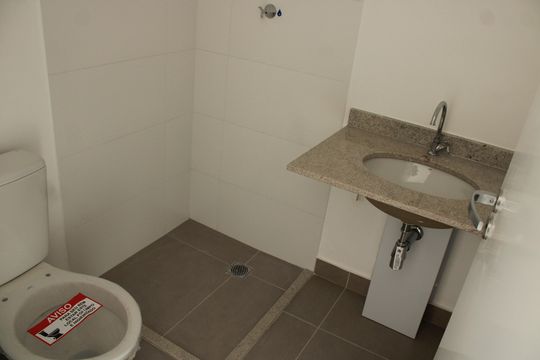 Banheiro de kitnet/studio à venda com 1 quarto, 23m² em Vila Mariana, São Paulo