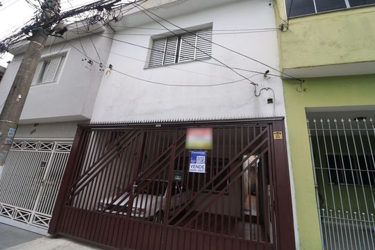 Fachada de casa à venda com 3 quartos, 170m² em Vila California, São Paulo