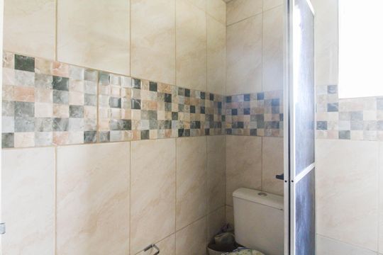 Banheiro de apartamento à venda com 2 quartos, 54m² em Guajuviras, Canoas