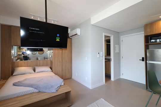 Espaço integrado - Dormitório de kitnet/studio à venda com 1 quarto, 30m² em Jardim do Salso, Porto Alegre