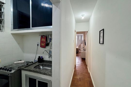 Cozinha - corredor de acesso de apartamento para alugar com 1 quarto, 50m² em Copacabana, Rio de Janeiro