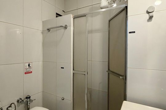 Banheiro social de apartamento para alugar com 1 quarto, 50m² em Copacabana, Rio de Janeiro