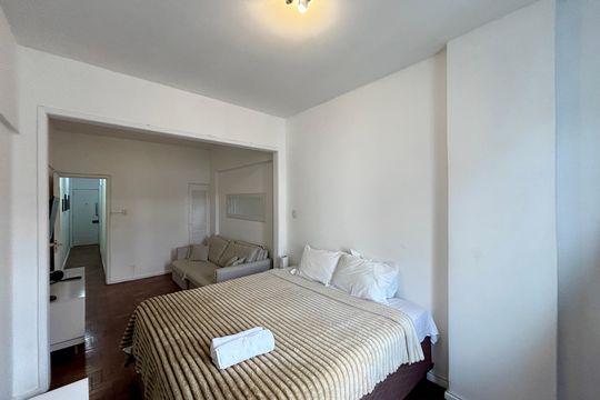 Sala/Quarto de apartamento para alugar com 1 quarto, 50m² em Copacabana, Rio de Janeiro