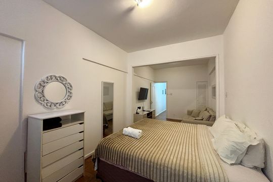 Sala/Quarto de apartamento para alugar com 1 quarto, 50m² em Copacabana, Rio de Janeiro