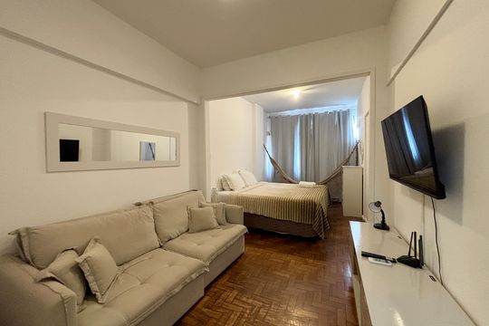Sala/Quarto de apartamento para alugar com 1 quarto, 50m² em Copacabana, Rio de Janeiro