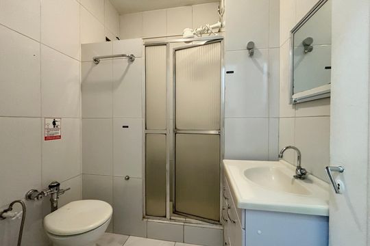 Banheiro social de apartamento para alugar com 1 quarto, 50m² em Copacabana, Rio de Janeiro