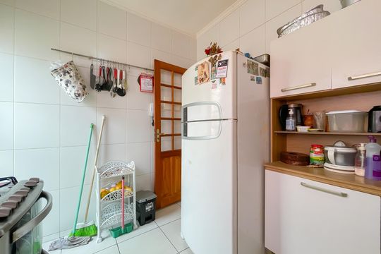 Cozinha de casa de condomínio à venda com 2 quartos, 60m² em Veloso, Osasco