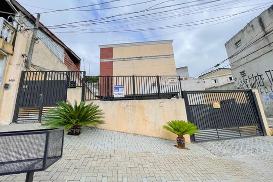 Fachada de casa de condomínio à venda com 2 quartos, 60m² em Veloso, Osasco