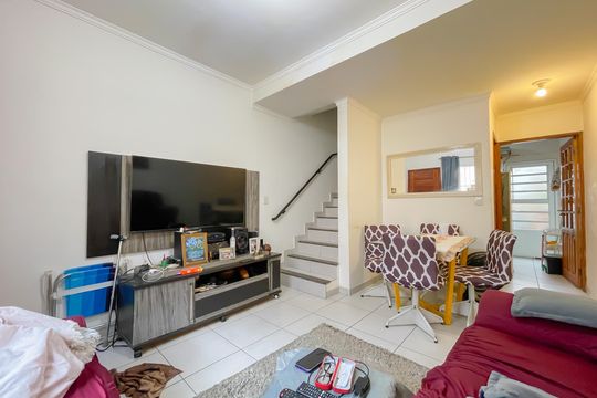 Sala de casa de condomínio à venda com 2 quartos, 60m² em Veloso, Osasco