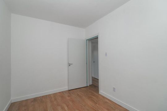 Quarto 2 de apartamento para alugar com 2 quartos, 52m² em São Sebastião, Porto Alegre