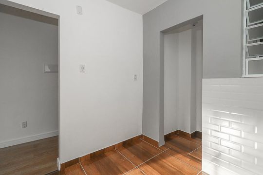 Cozinha de apartamento para alugar com 2 quartos, 52m² em São Sebastião, Porto Alegre