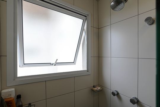 Banheiro de apartamento para alugar com 3 quartos, 89m² em Cezar de Souza, Mogi das Cruzes
