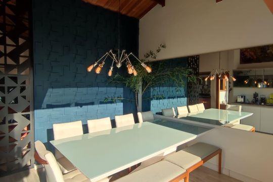 Sala de casa de condomínio à venda com 3 quartos, 300m² em Colinas do Ermitage (sousas), Campinas