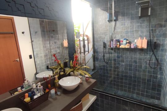 Banheiro Suíte de casa de condomínio à venda com 3 quartos, 300m² em Colinas do Ermitage (sousas), Campinas