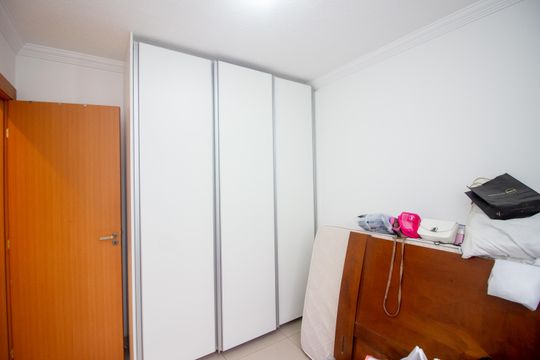 Quarto 2 de apartamento à venda com 2 quartos, 65m² em Cabral, Contagem