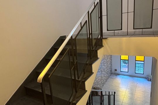 Escada de casa para alugar com 3 quartos, 104m² em Vila Helena, Santo André