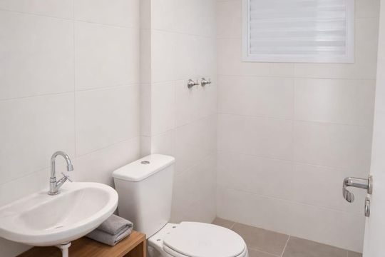 Banheiro de apartamento à venda com 2 quartos, 42m² em Vila Yolanda, Osasco