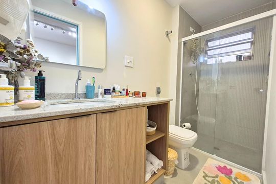 Banheiro de apartamento à venda com 1 quarto, 55m² em Aclimação, São Paulo