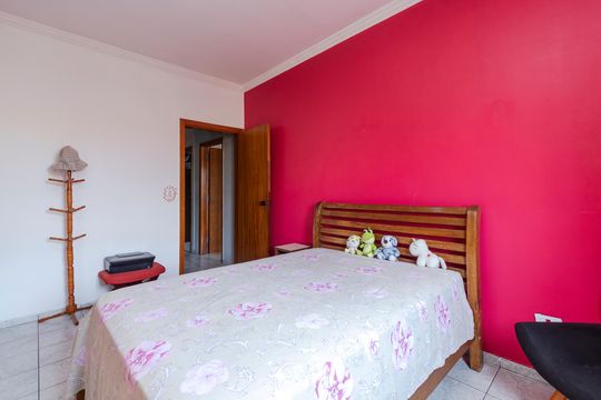 Quarto 1 de casa para alugar com 3 quartos, 180m² em Parque Maria Helena, São Paulo