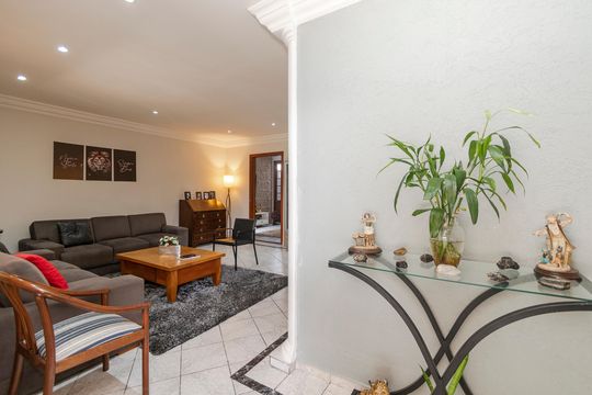 Sala de casa para alugar com 3 quartos, 180m² em Parque Maria Helena, São Paulo