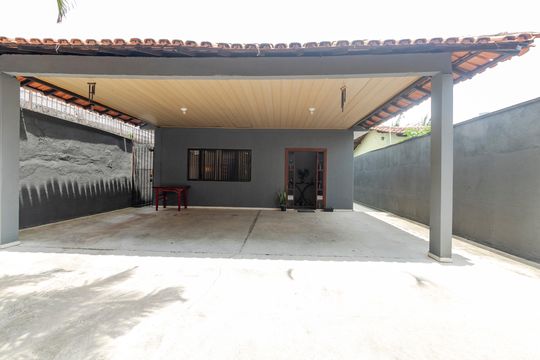 Garagem de casa para alugar com 3 quartos, 180m² em Parque Maria Helena, São Paulo