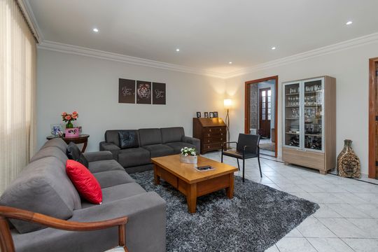 Casa para alugar com 3 quartos, 180m² em Parque Maria Helena, São Paulo