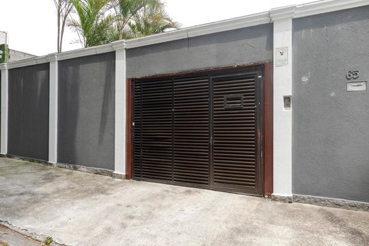 Fachada de casa para alugar com 3 quartos, 180m² em Parque Maria Helena, São Paulo
