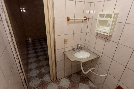 Banheiro de casa para alugar com 1 quarto, 45m² em Jardim Presidente Dutra, Guarulhos