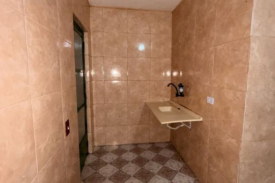 Banheiro de casa para alugar com 1 quarto, 45m² em Jardim Presidente Dutra, Guarulhos