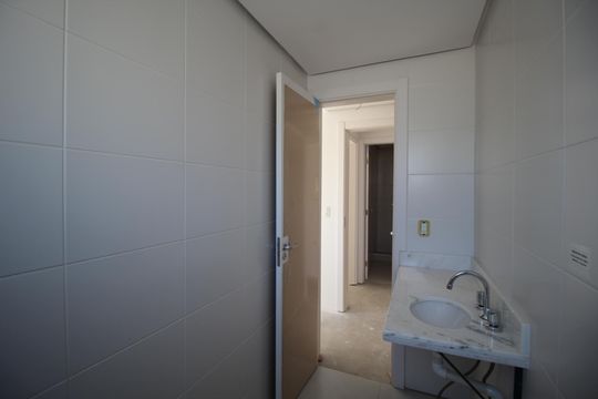 Banheiro da Suíte 1 de apartamento à venda com 2 quartos, 67m² em Bom Jesus, Porto Alegre
