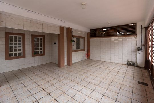 Garagem de casa à venda com 4 quartos, 240m² em Jardim Guimaraes, Guarulhos