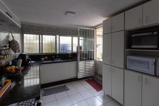 Cozinha de casa à venda com 4 quartos, 240m² em Jardim Guimaraes, Guarulhos