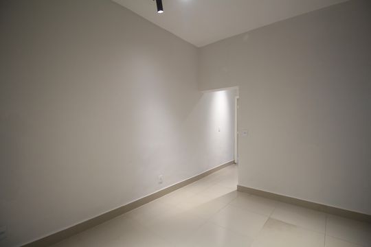 Casa para alugar com 1 quarto, 42m² em Parque Albina, Taboão da Serra