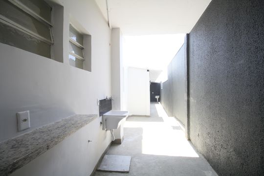 Casa para alugar com 1 quarto, 42m² em Parque Albina, Taboão da Serra