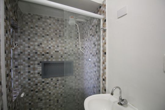 Casa para alugar com 1 quarto, 42m² em Parque Albina, Taboão da Serra