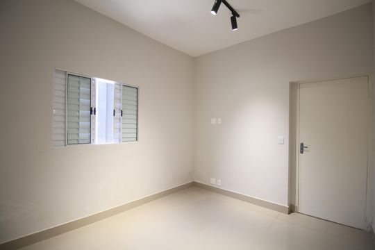 Casa para alugar com 1 quarto, 42m² em Parque Albina, Taboão da Serra